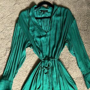 Long sleeve silky emerald green banana republic dress. Only worn once!